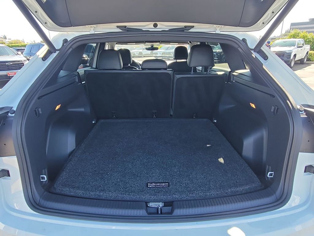 Used 2020 Volkswagen Atlas Cross Sport SE w/ Panoramic Sunroof Package image 25