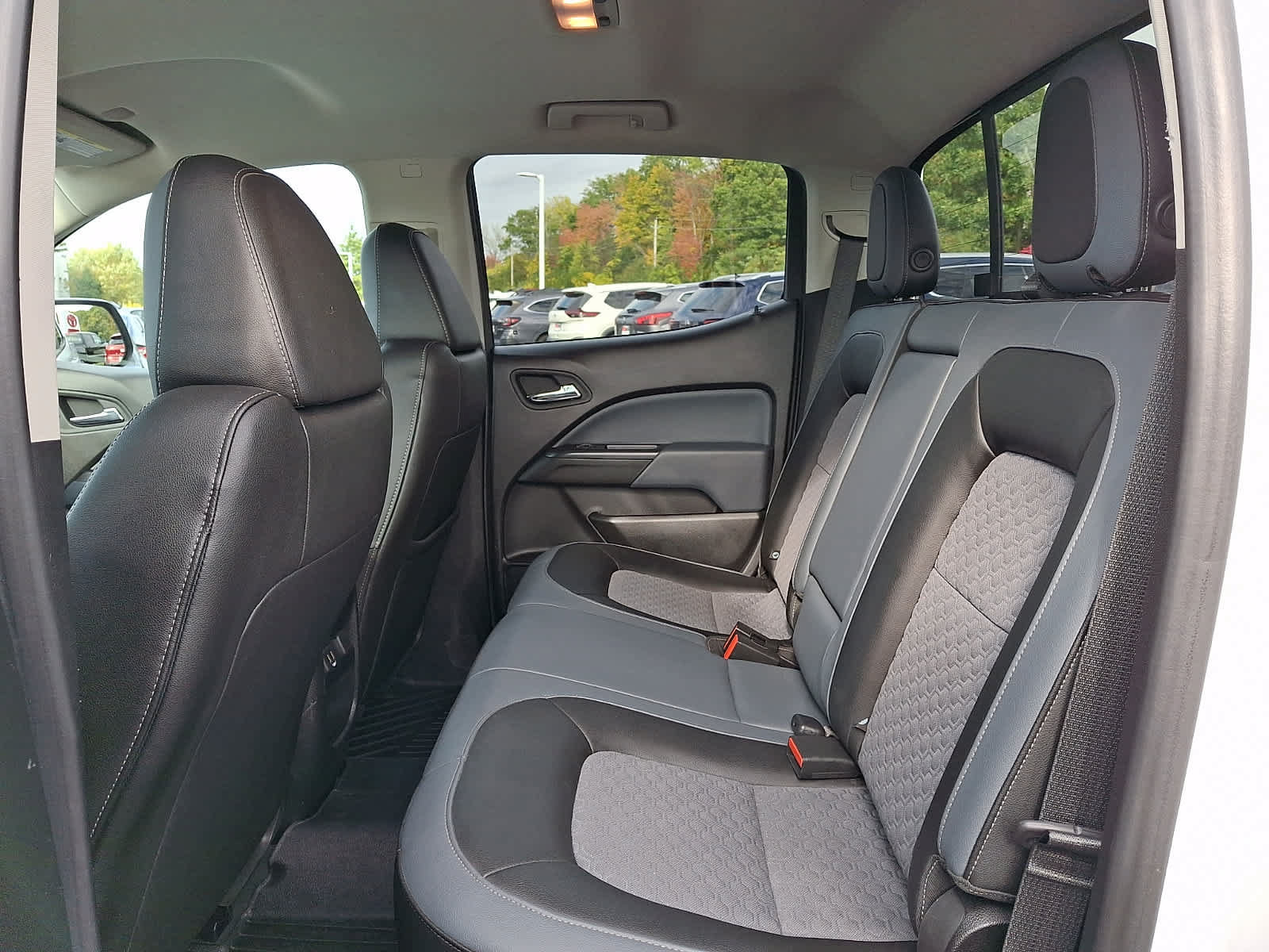 Used 2019 Chevrolet Colorado Z71 AWD/4WD image 11