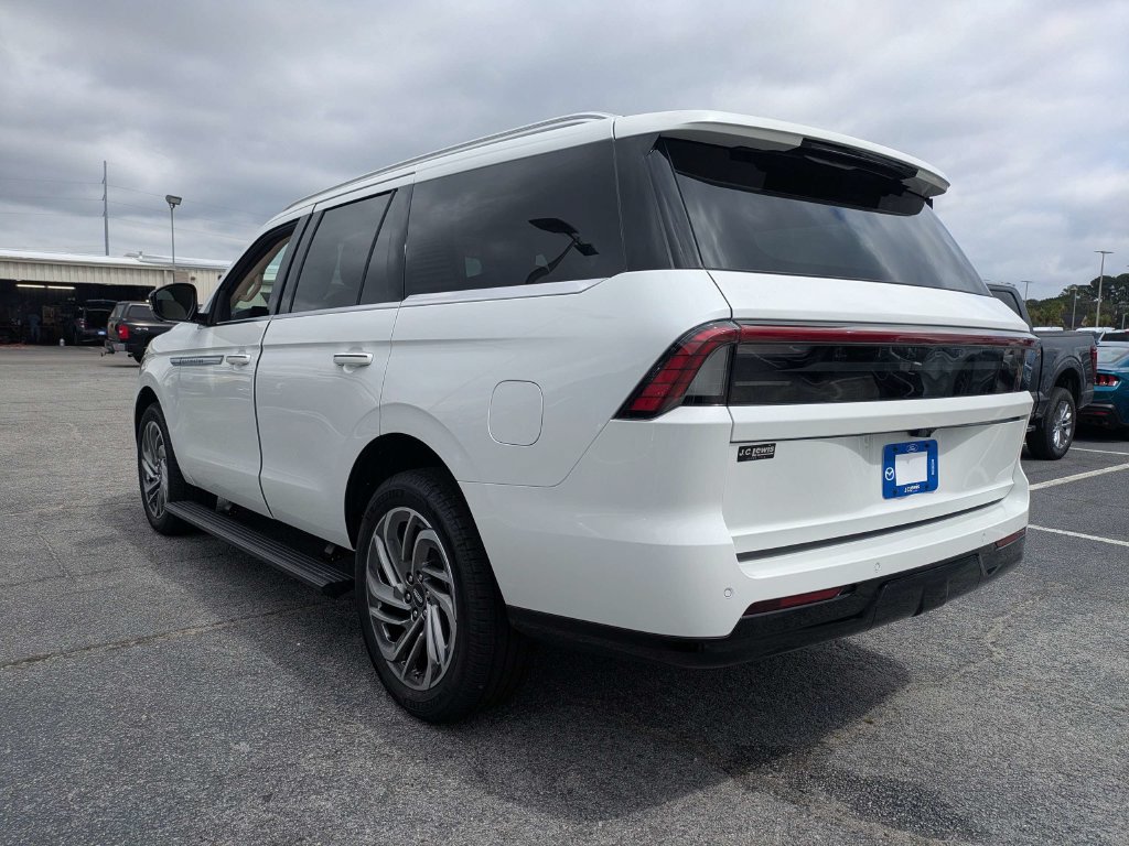 New 2027 Lincoln Navigator Reserve AWD/4WD image 6