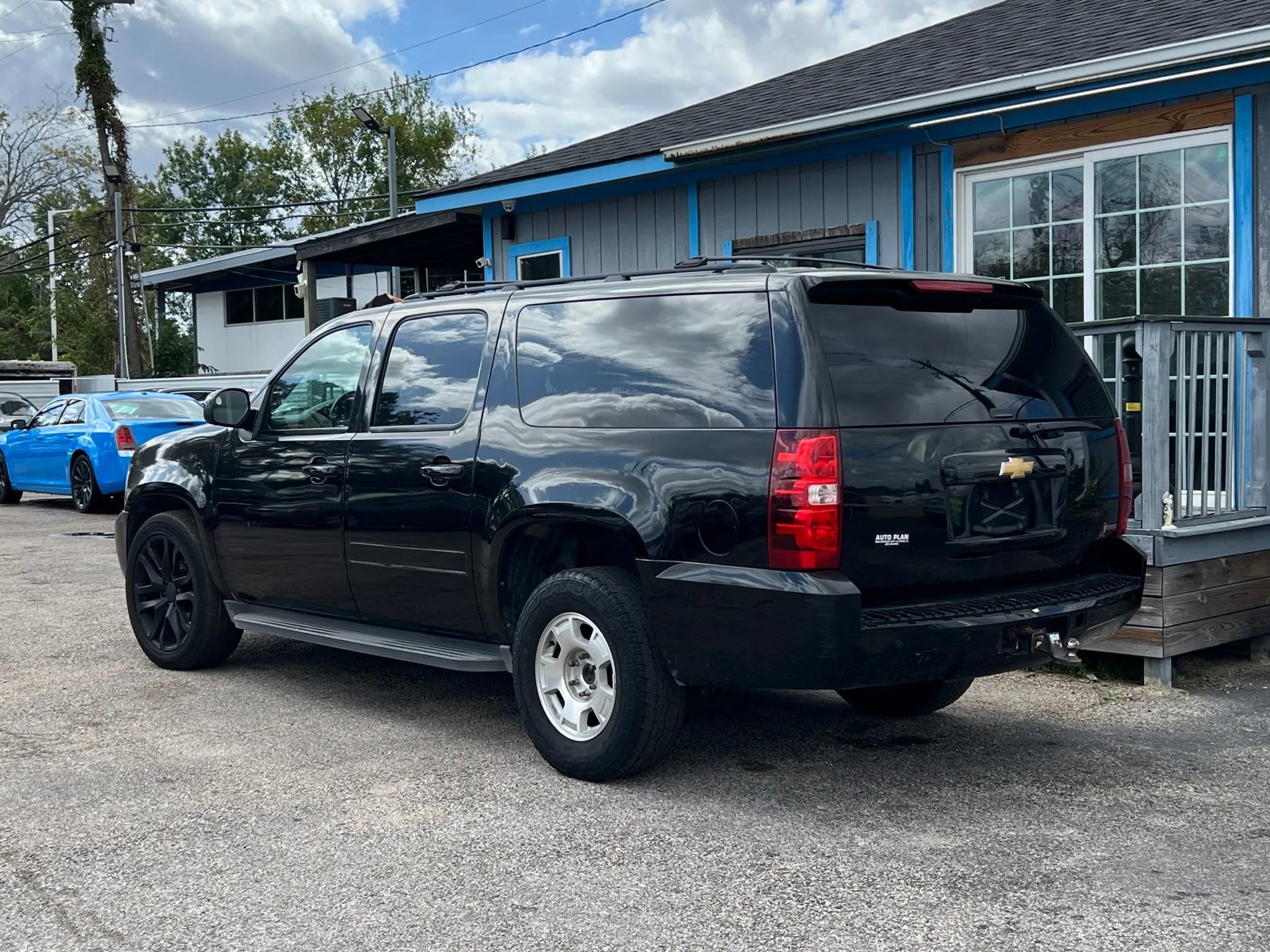 Used 2012 Chevrolet Suburban LT image 8