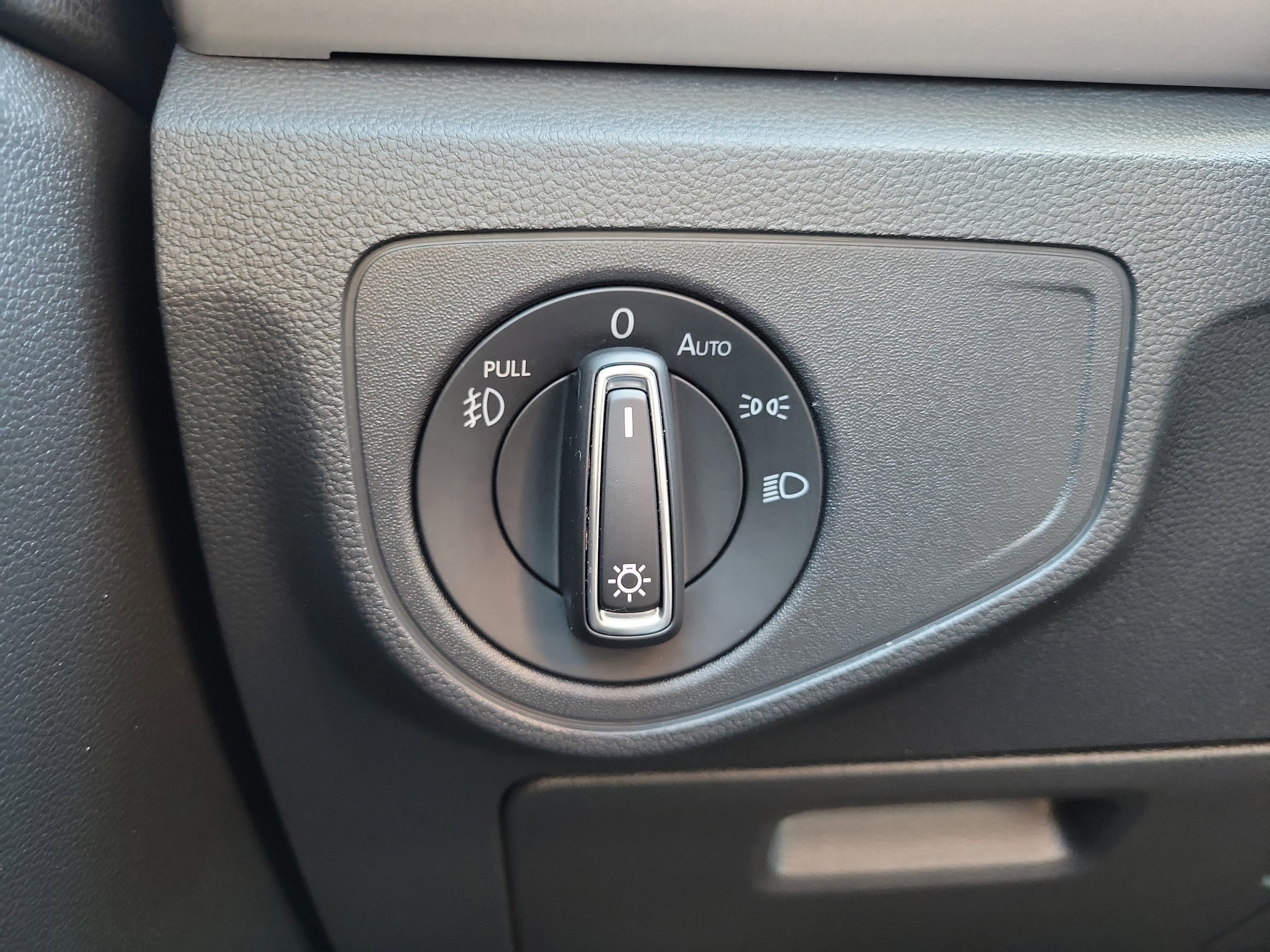 Used 2019 Volkswagen Atlas SEL image 28