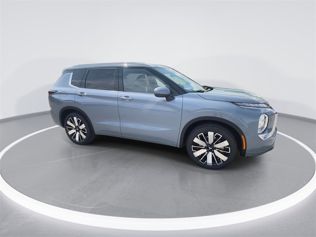 New 2025 Mitsubishi Outlander SEL image 2