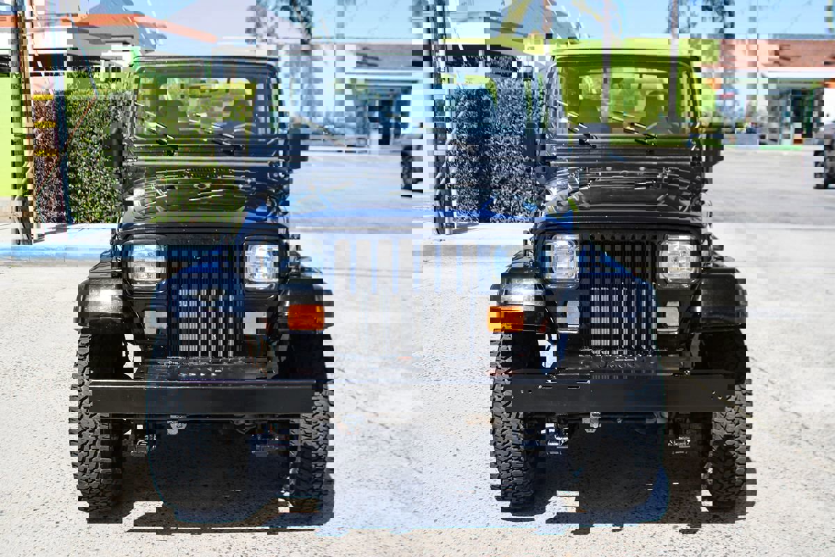 Used 1990 Jeep Wrangler S image 9