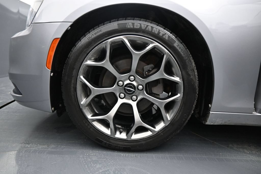 Used 2017 Chrysler 300 S RWD image 29