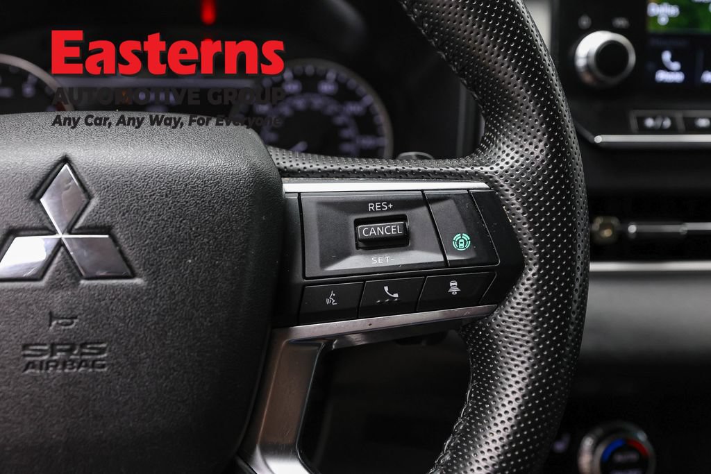 Used 2024 Mitsubishi Outlander SE AWD/4WD image 16