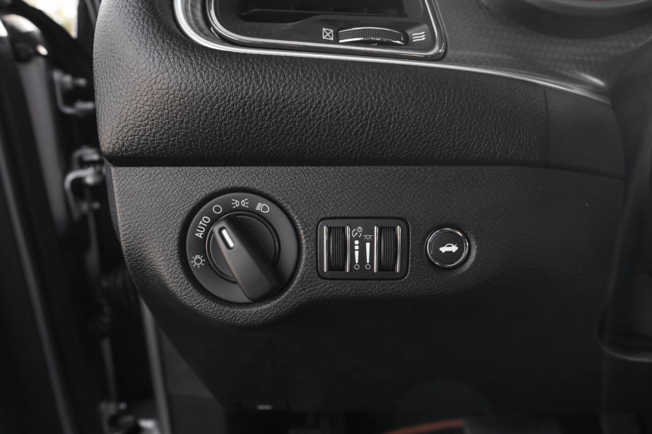 Used 2015 Dodge Challenger SRT Hellcat RWD image 86