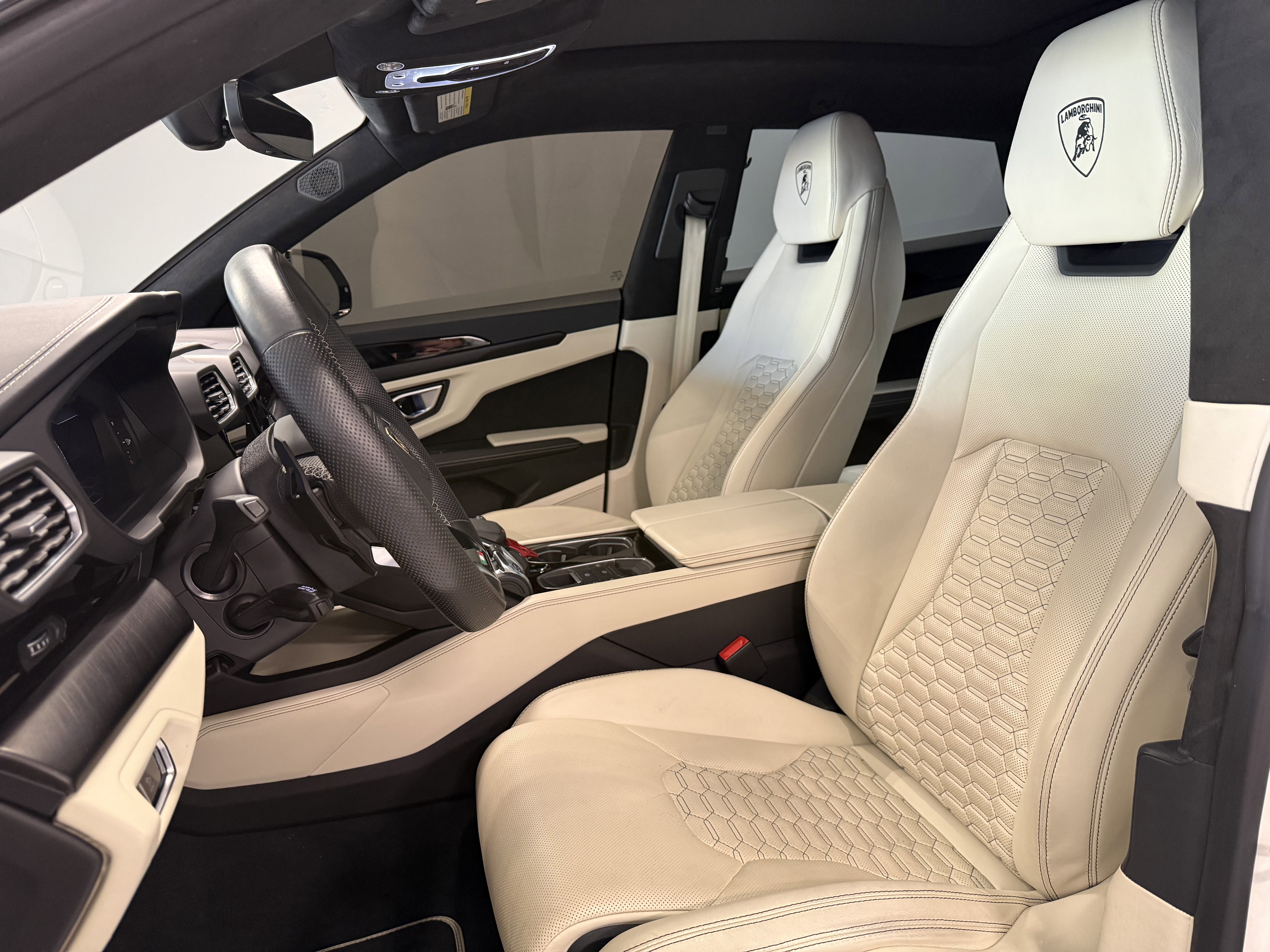 Used 2022 Lamborghini Urus image 10