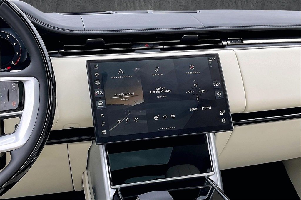 Used 2025 Land Rover Range Rover SE image 9