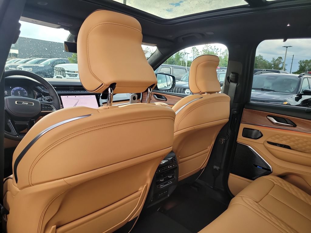 New 2026 Jeep Grand Cherokee Summit AWD/4WD image 13