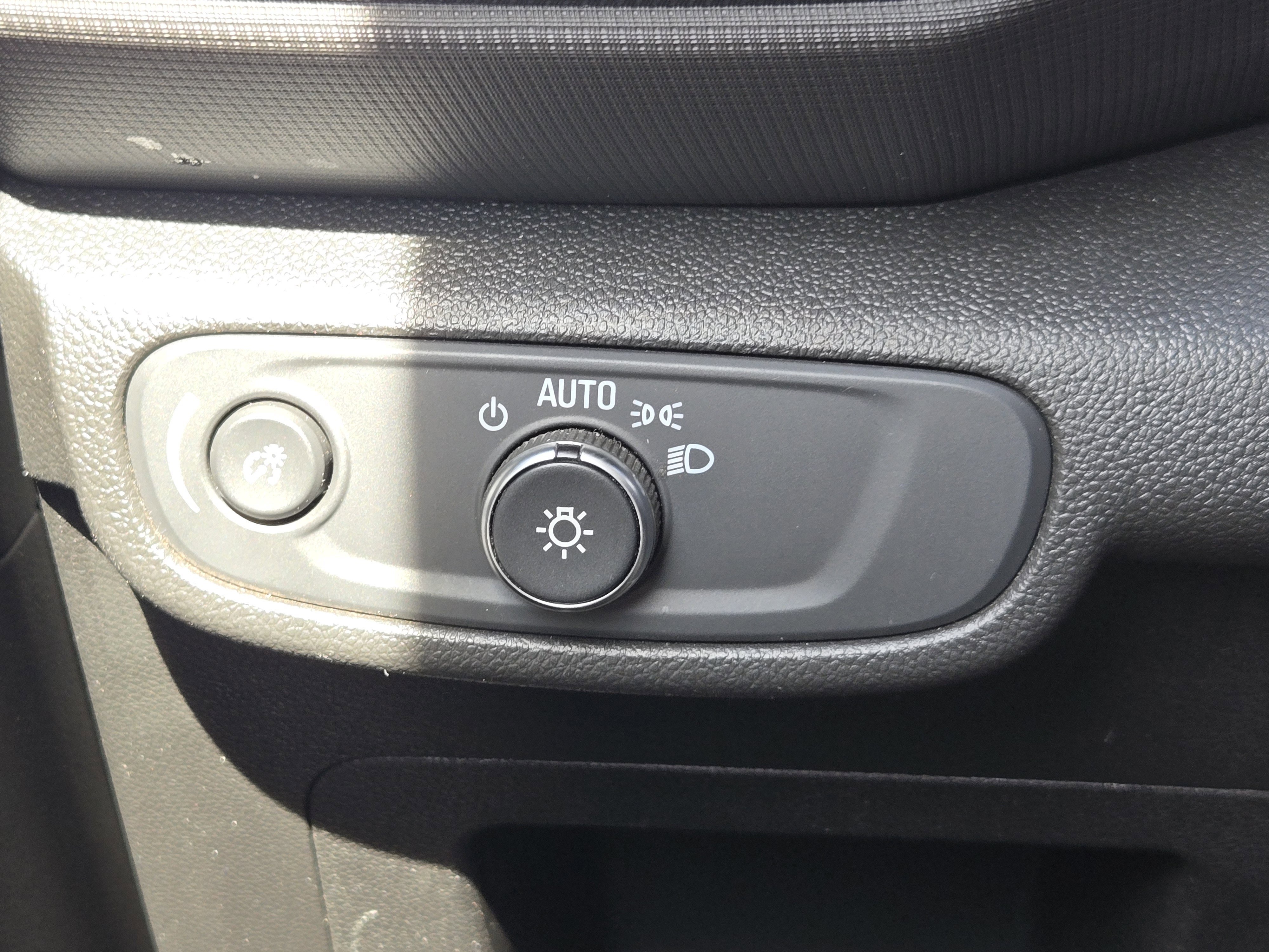 Used 2021 Chevrolet TrailBlazer LS image 23