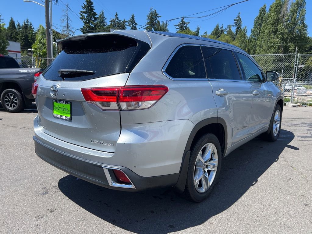 Used 2017 Toyota Highlander Limited AWD/4WD image 4