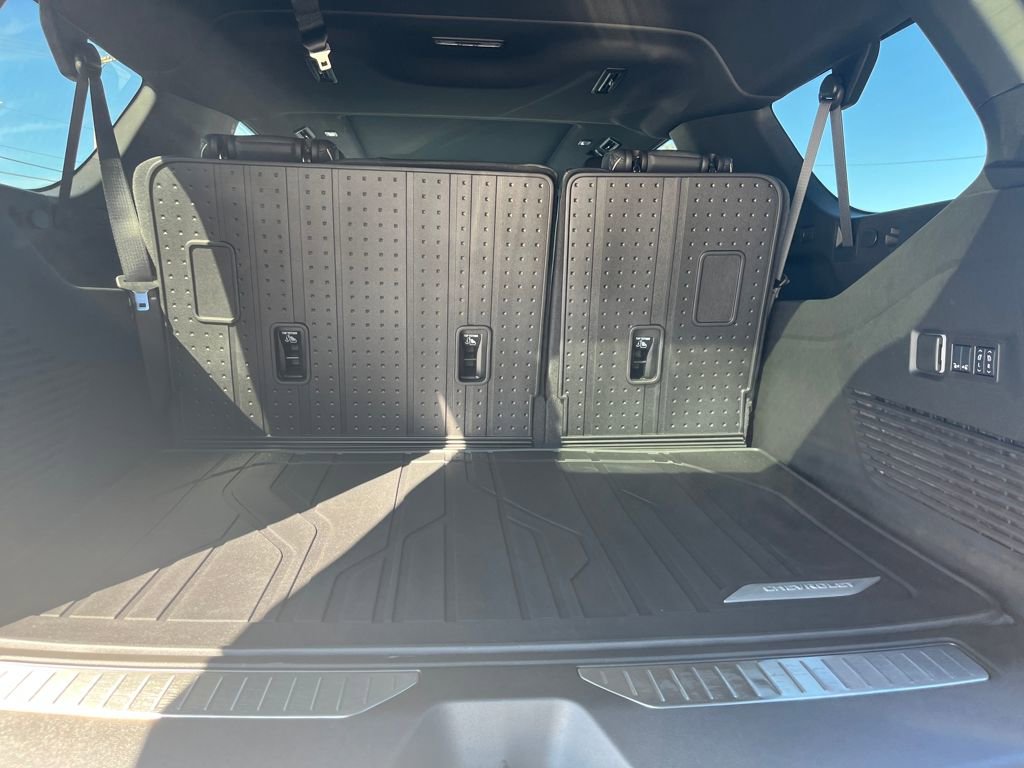 New 2026 Chevrolet Suburban Premier image 25