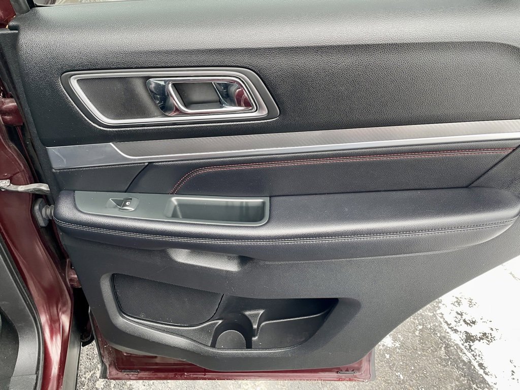 Used 2018 Ford Explorer Sport w/ Ford Safe & Smart Package image 15