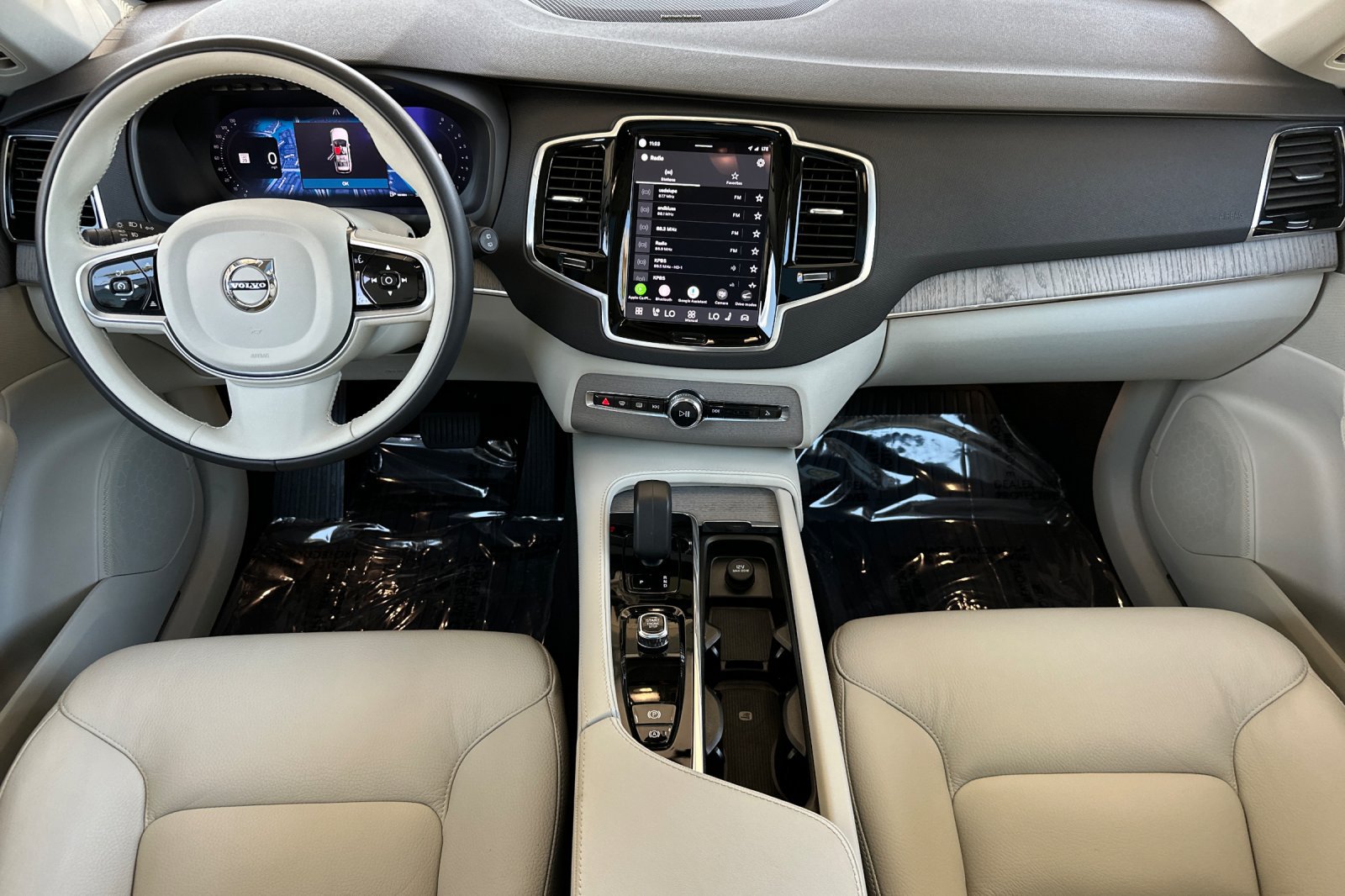 Certified 2025 Volvo XC90 B6 Plus w/ Protection Package Premier AWD/4WD image 15