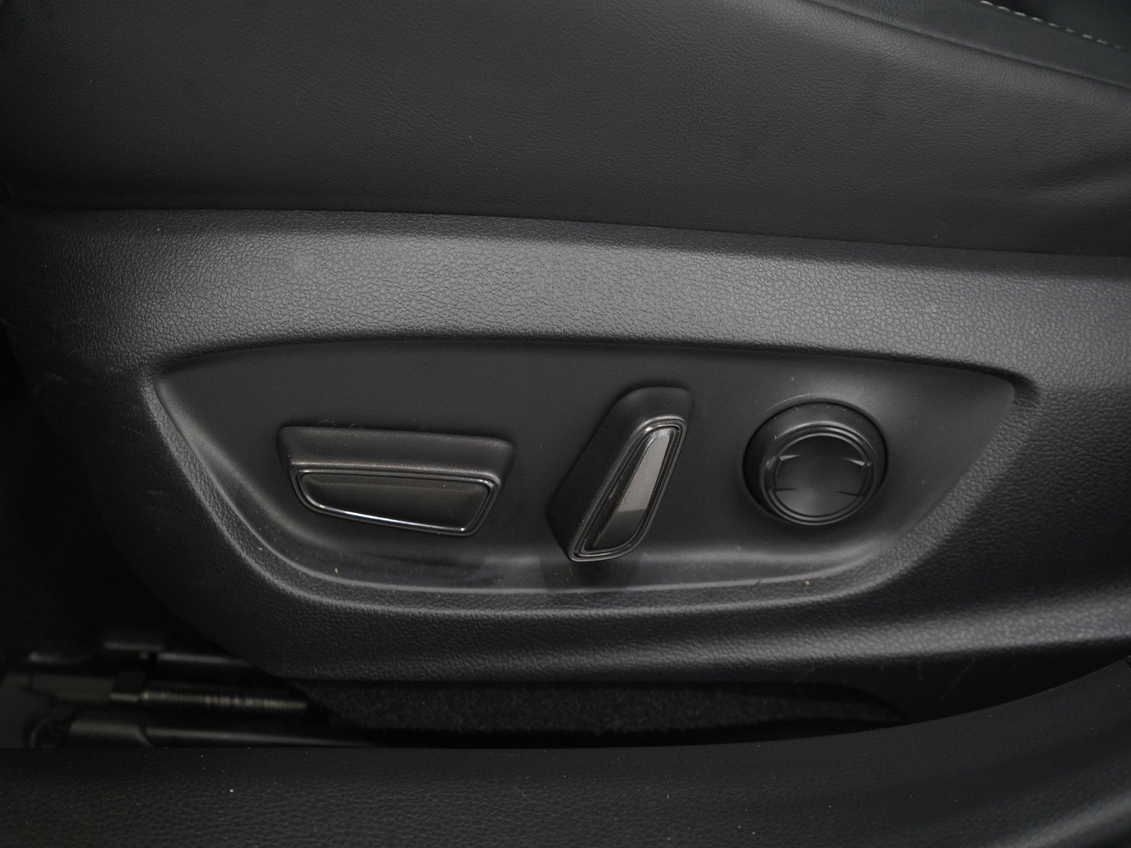 Used 2025 Toyota Prius AWD image 27
