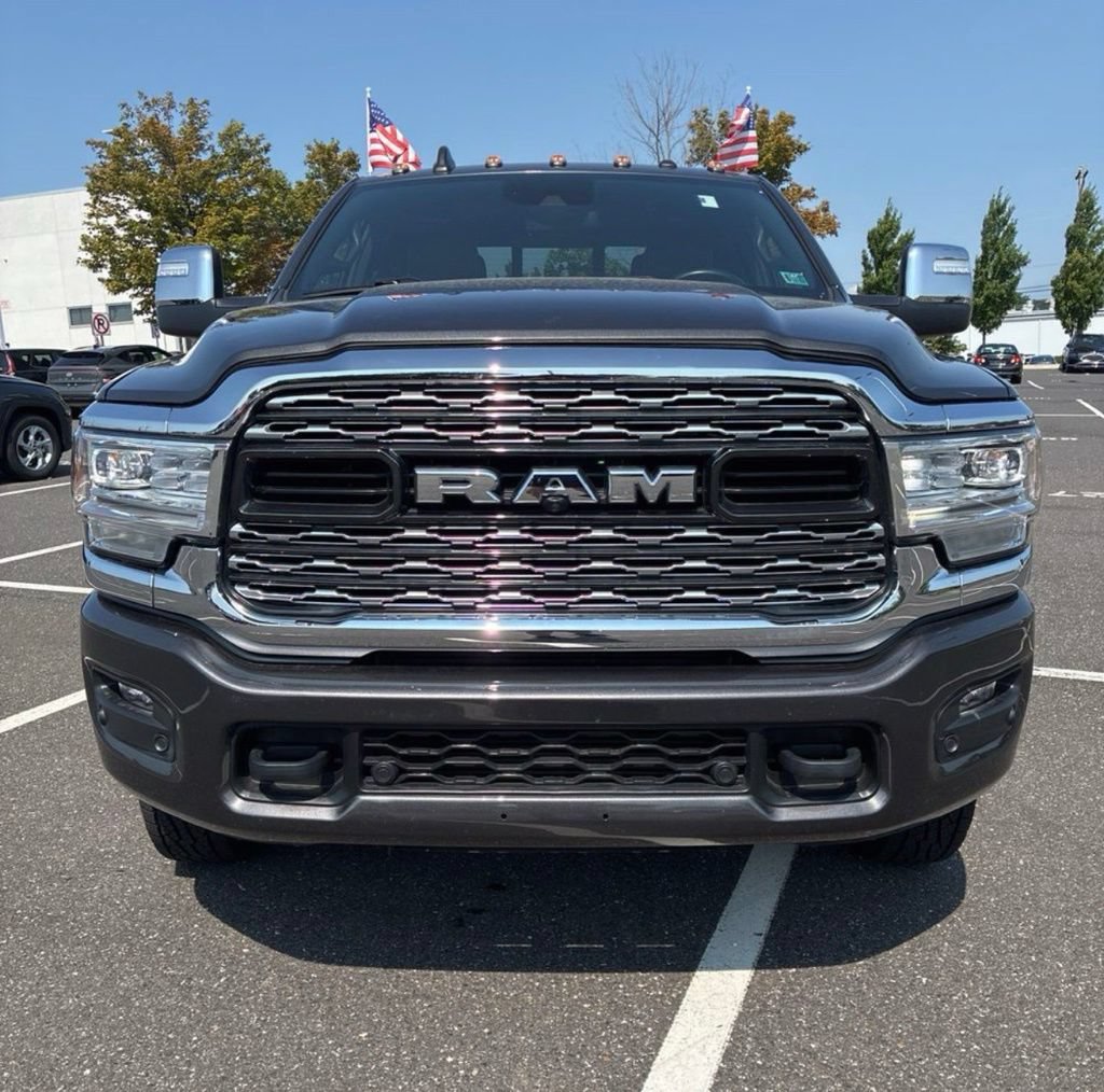 Used 2024 RAM 3500 Limited AWD/4WD image 3
