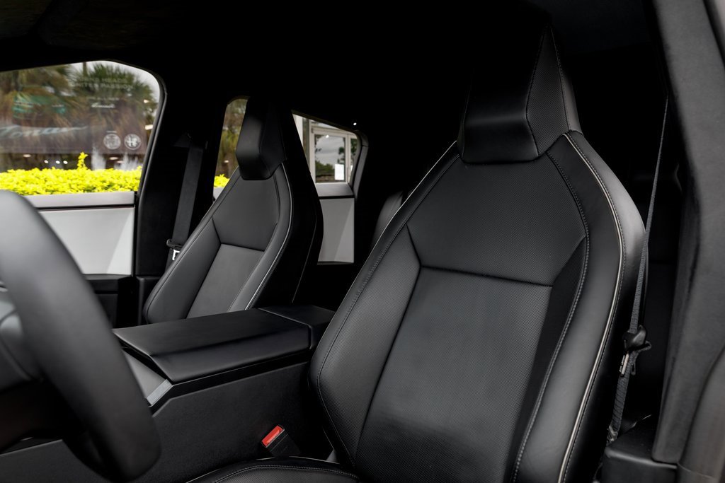 Used 2024 Tesla Cybertruck AWD Crew Cab image 23