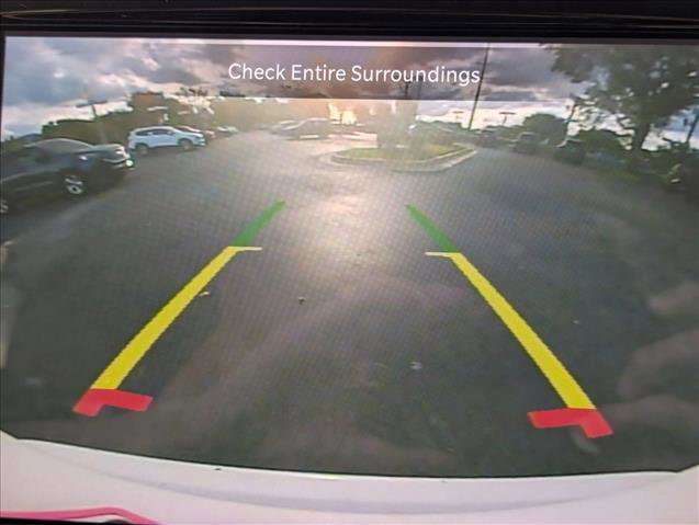 Used 2023 Chrysler Pacifica Touring-L image 13