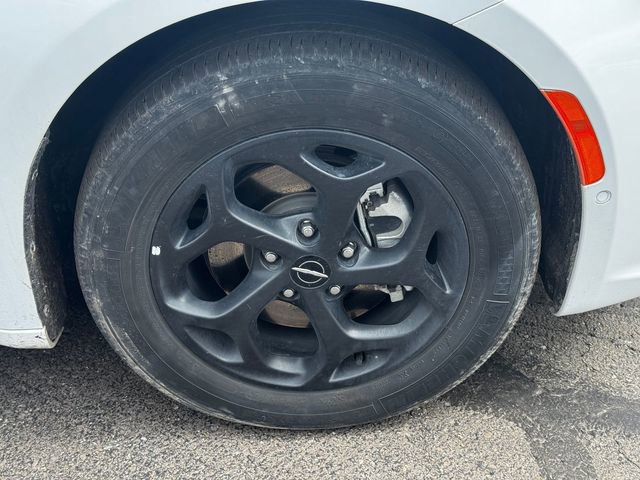 Used 2024 Chrysler Pacifica Limited FWD image 8