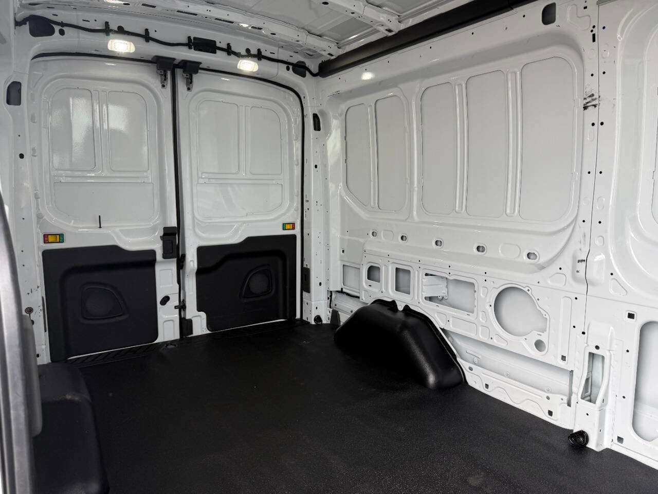 Used 2025 Ford Transit 250 250 AWD 3dr LWB Medium Roof Ca image 26