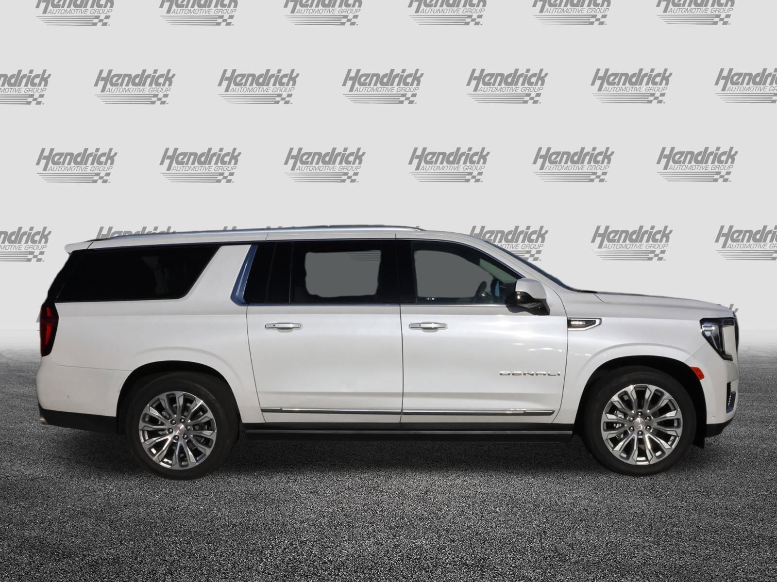 Used 2024 GMC Yukon XL Denali w/ Denali Reserve Package image 10