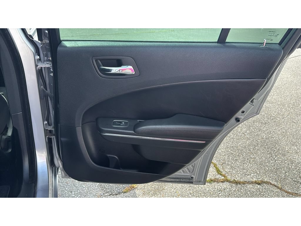 Used 2013 Dodge Charger SE RWD image 15