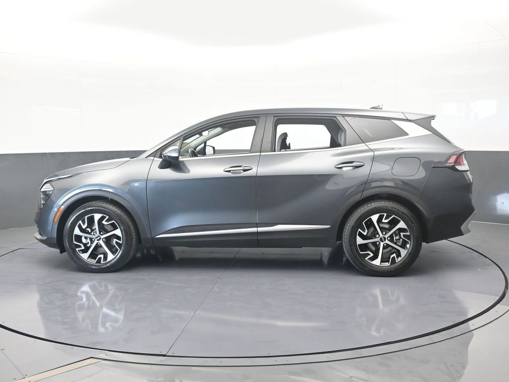 Used 2024 Kia Sportage EX image 3
