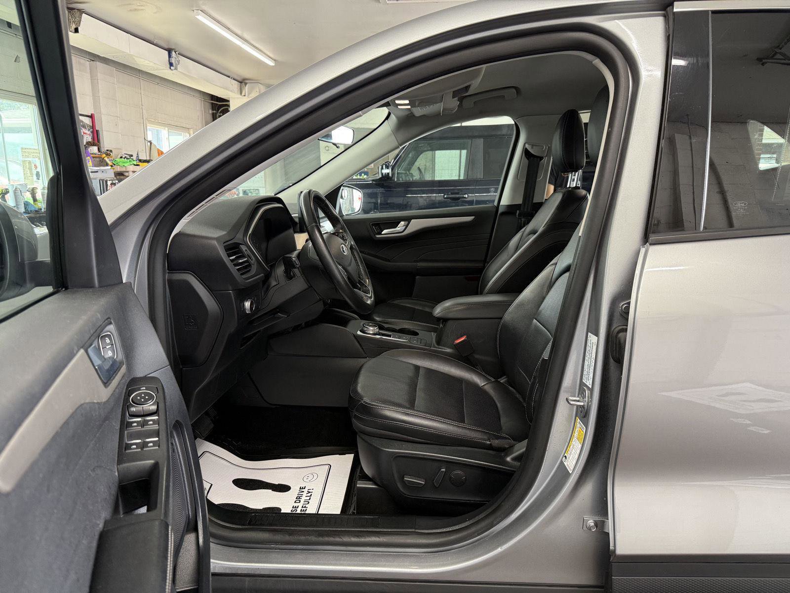 Used 2022 Ford Escape SEL image 13