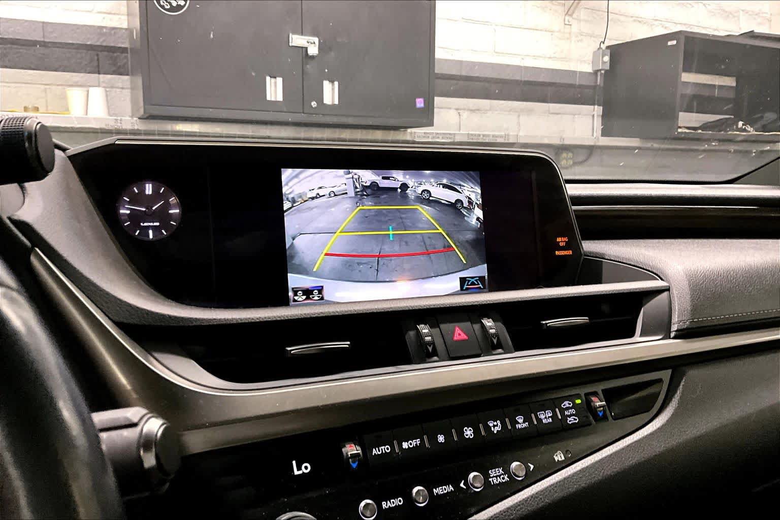 Used 2019 Lexus ES 300h w/ Premium Package FWD image 34