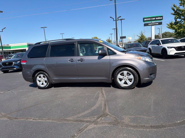 Used 2014 Toyota Sienna LE FWD image 4