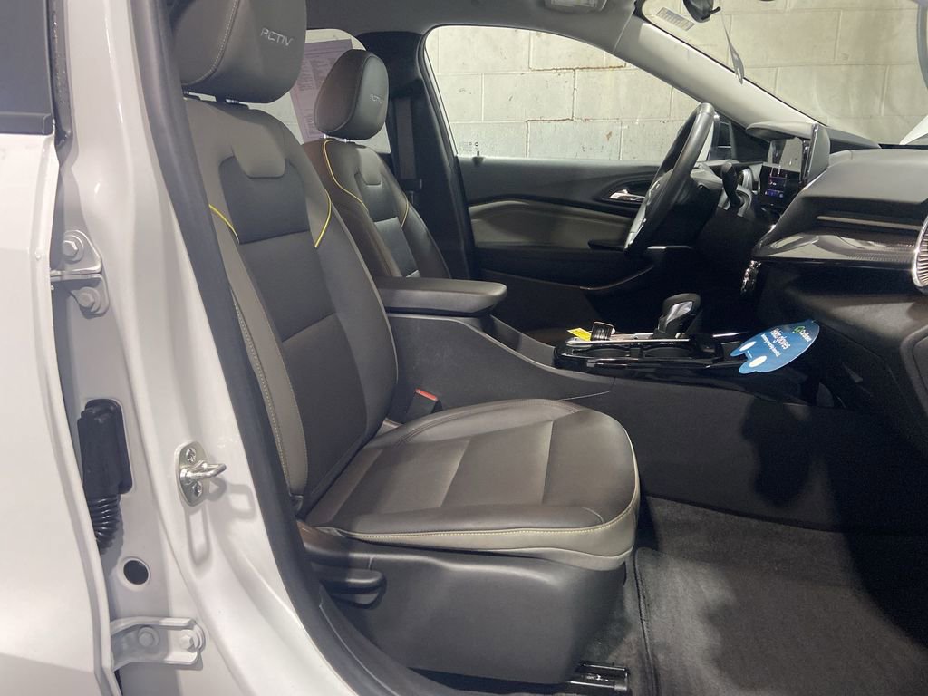 Used 2025 Chevrolet Trax ACTIV w/ Driver Confidence Package image 26
