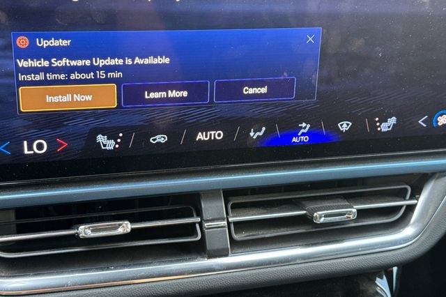 Certified 2024 Chevrolet Equinox EV LT image 30