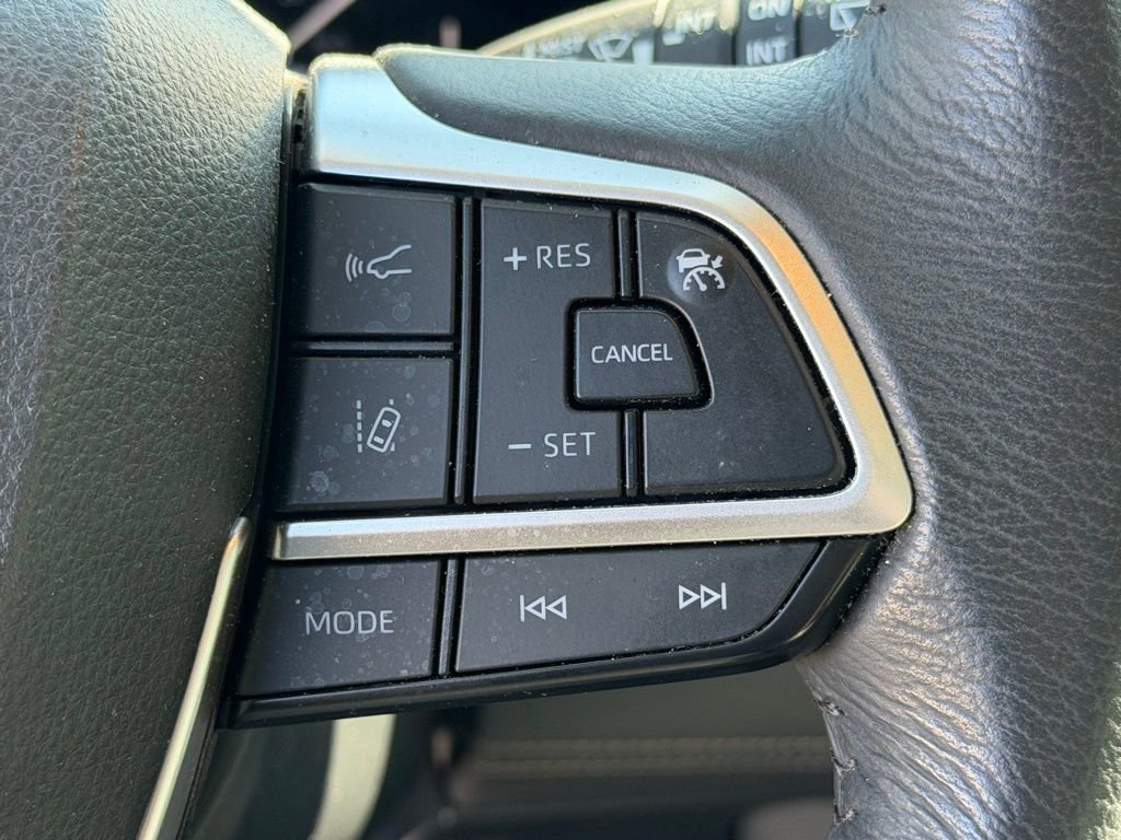 Used 2025 Toyota Sienna XLE w/ XLE Plus Package image 25