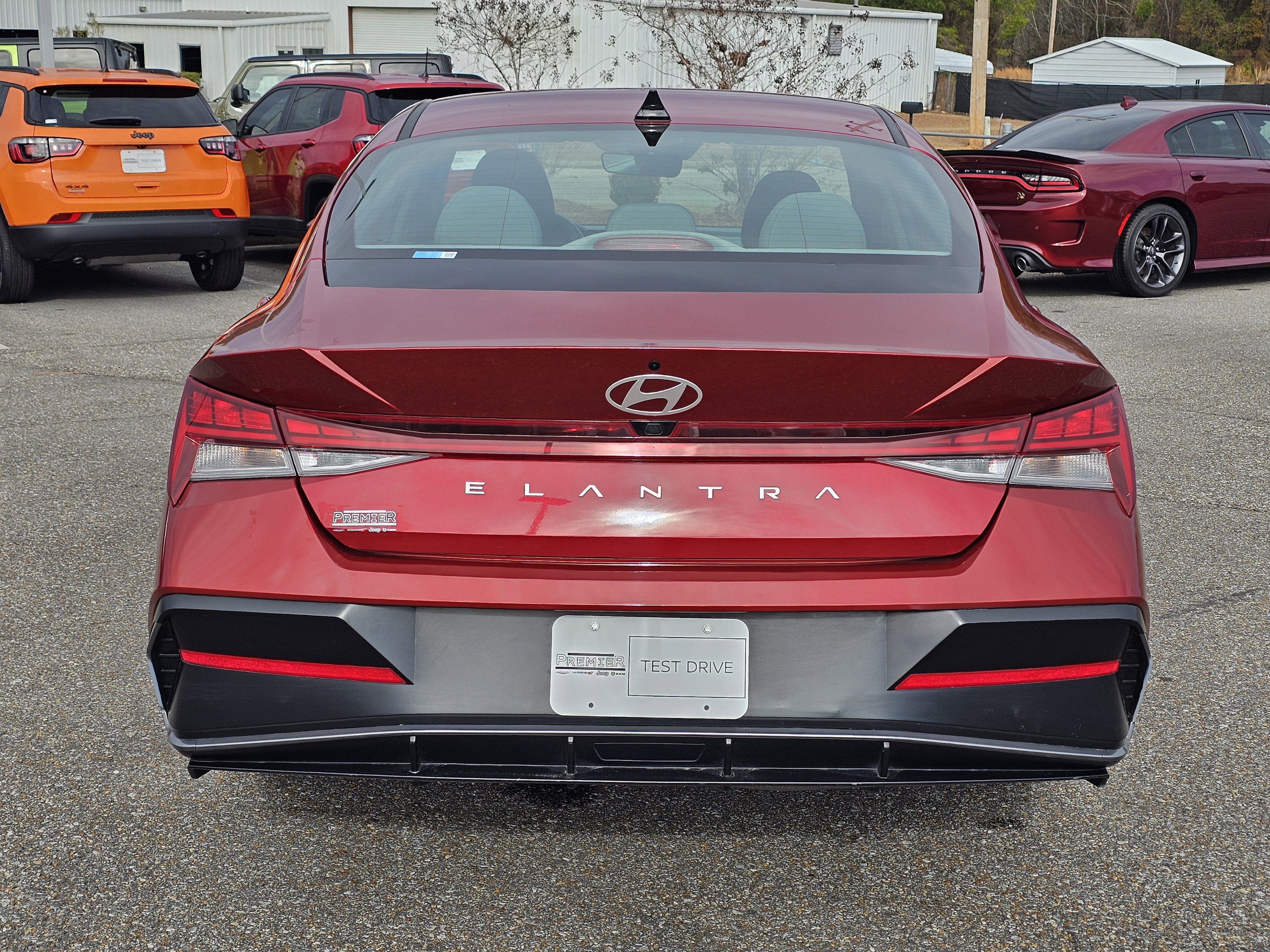 Used 2025 Hyundai Elantra SEL image 10