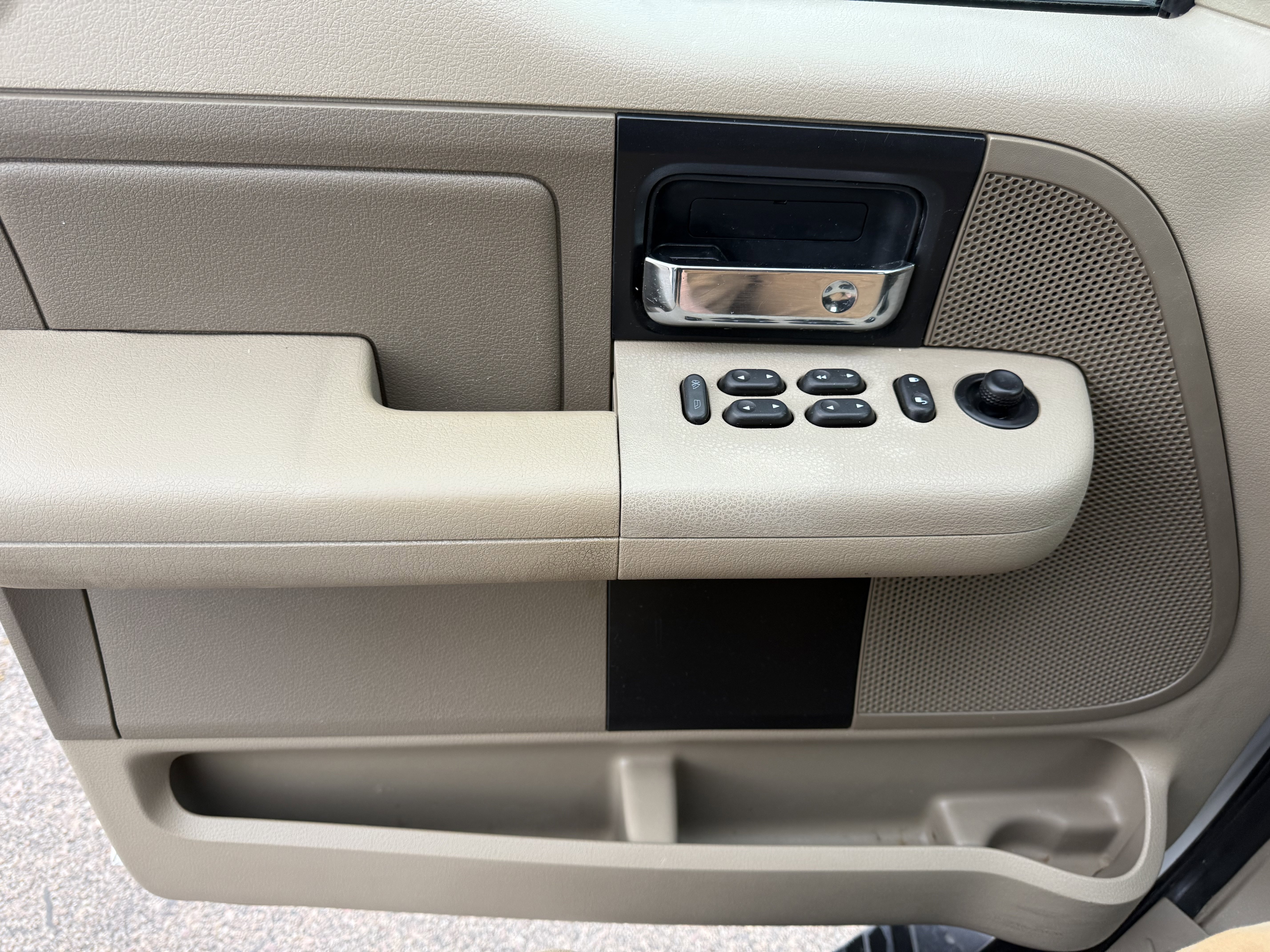 Used 2006 Ford F150 XLT image 16