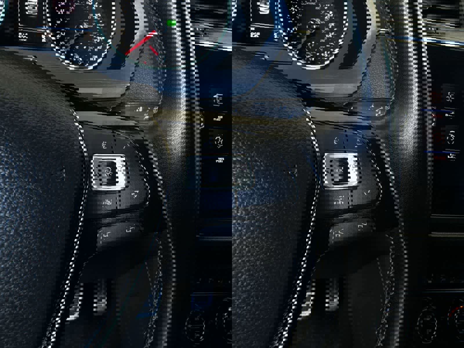 Used 2021 Volkswagen Tiguan SE R-Line w/ 2-Row Tiguan MDO Package image 26