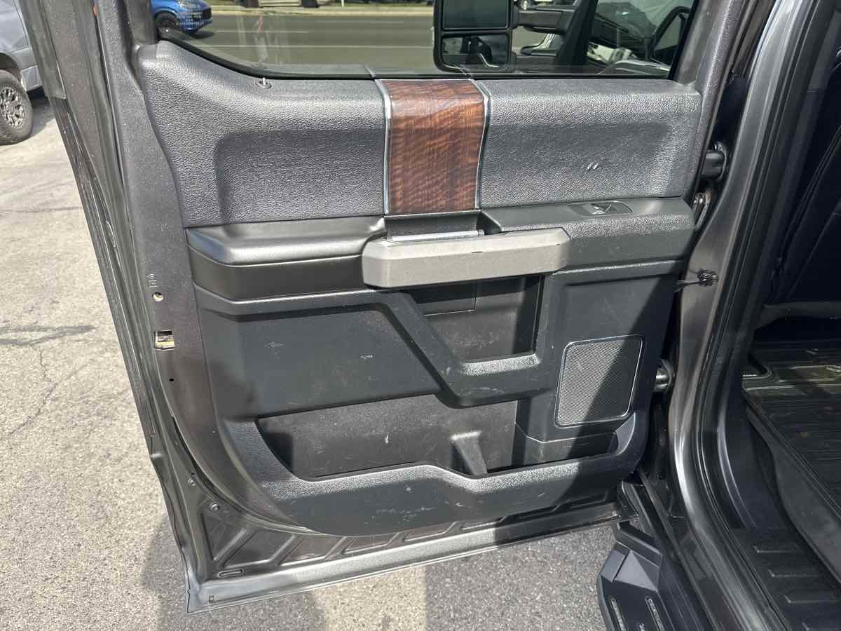 Used 2017 Ford F150 Platinum w/ Equipment Group 701A Luxury image 12