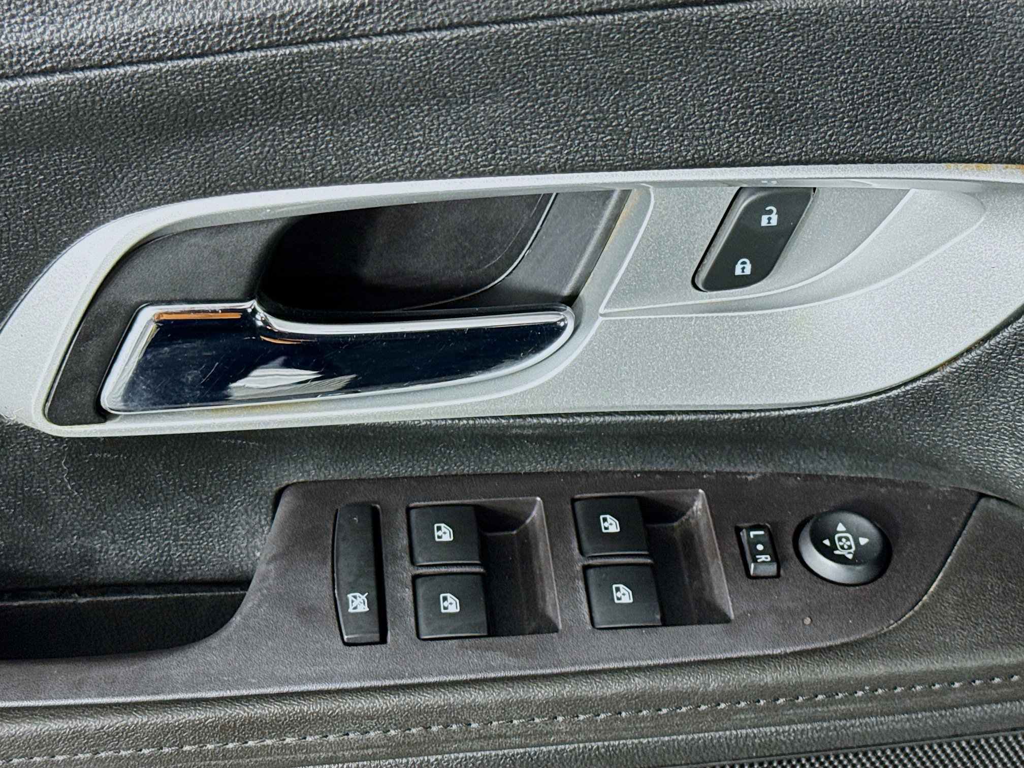 Used 2017 Chevrolet Equinox LT w/ Convenience Package image 22