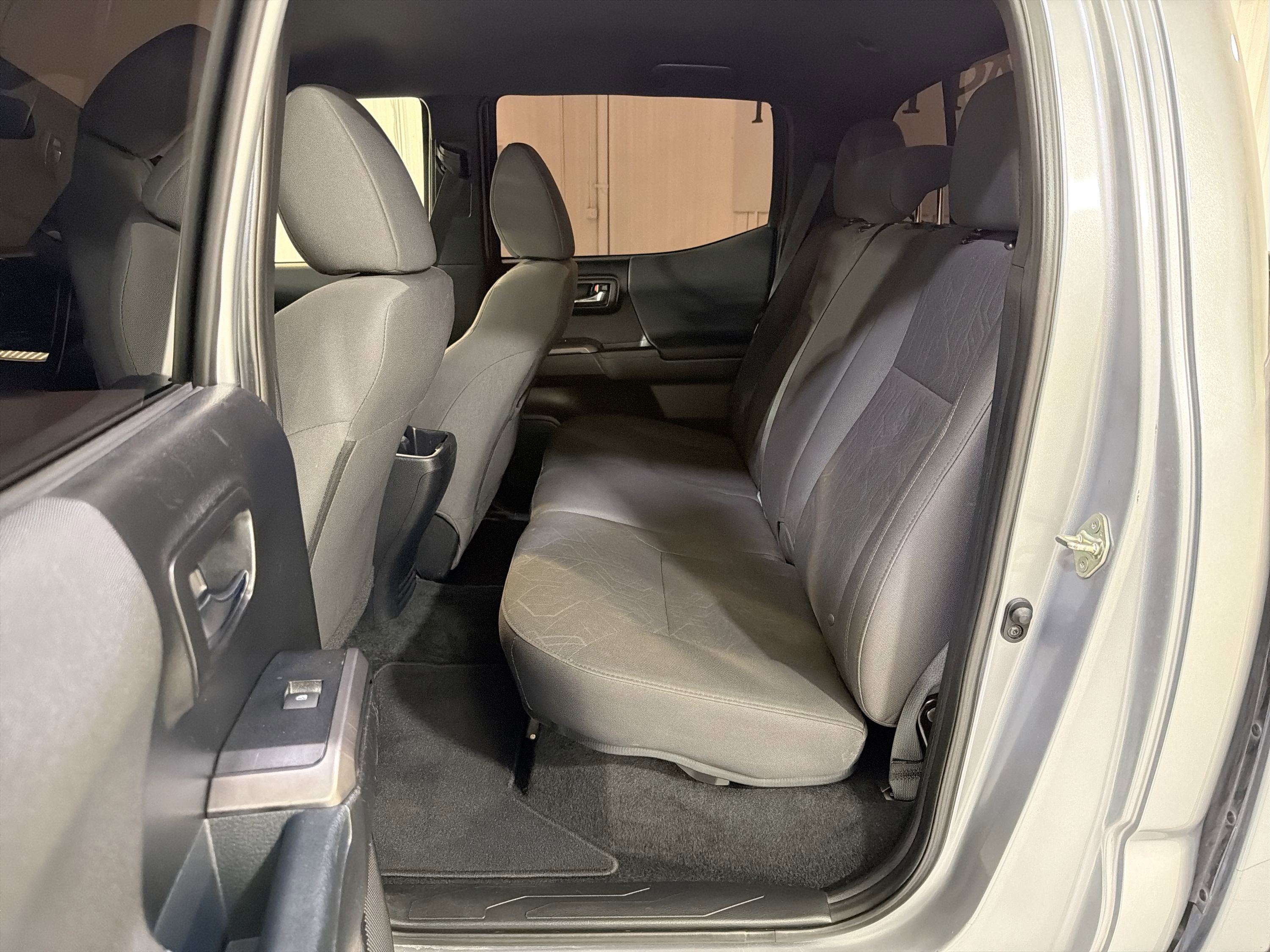 Used 2018 Toyota Tacoma TRD Off-Road AWD/4WD image 24
