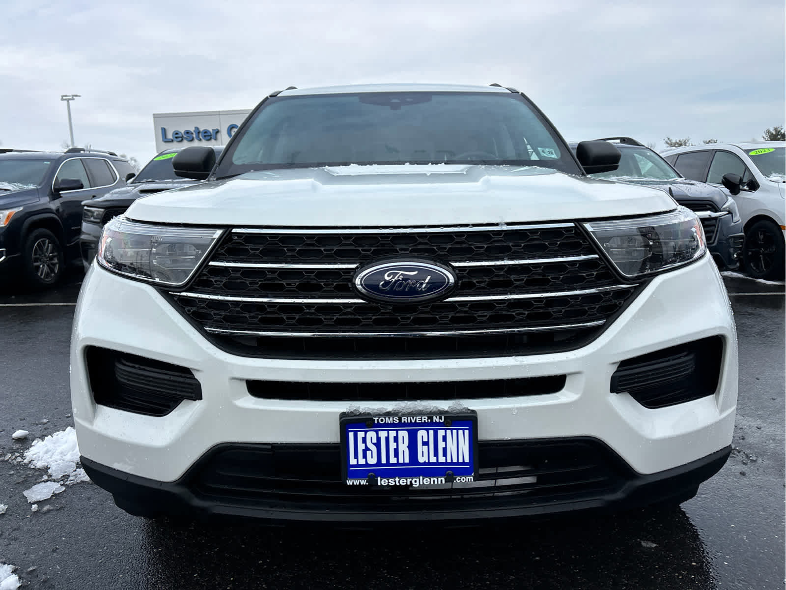 Used 2023 Ford Explorer XLT image 4