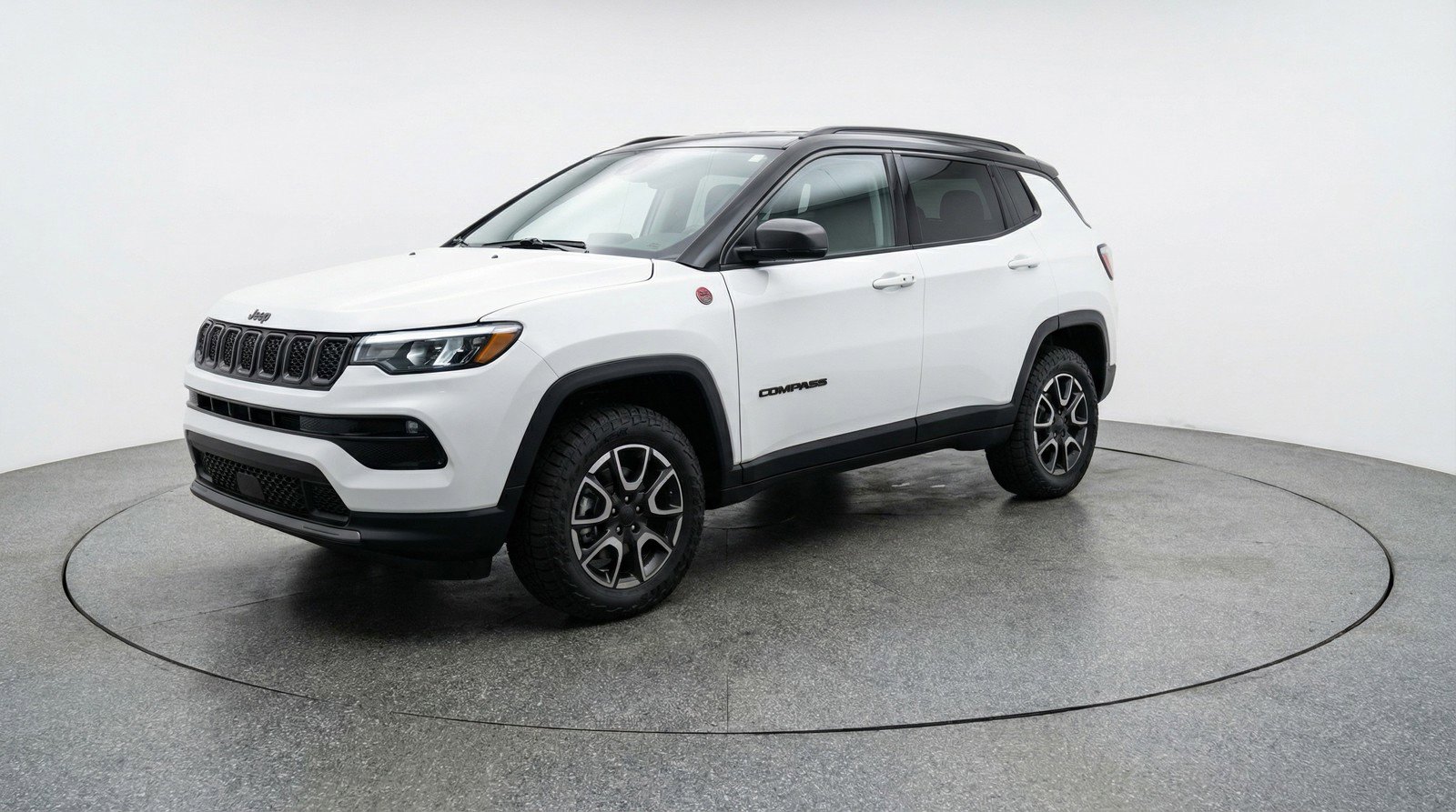 Used 2025 Jeep Compass Trailhawk image 3
