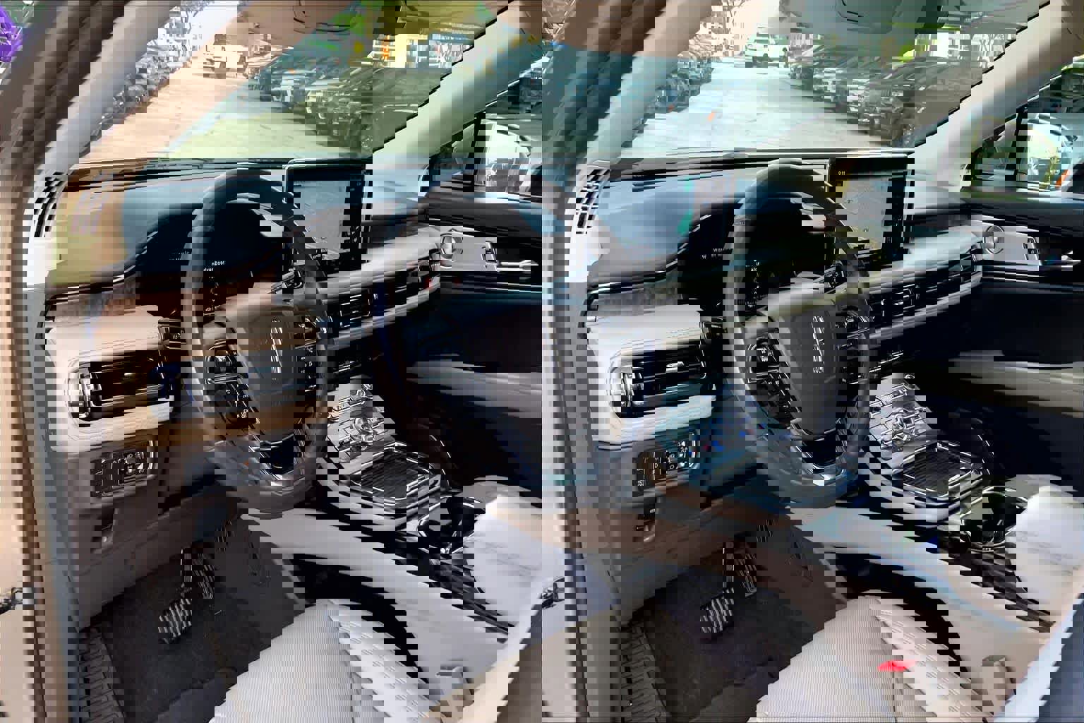 Used 2021 Lincoln Nautilus Reserve w/ Equipment Group 202A image 15