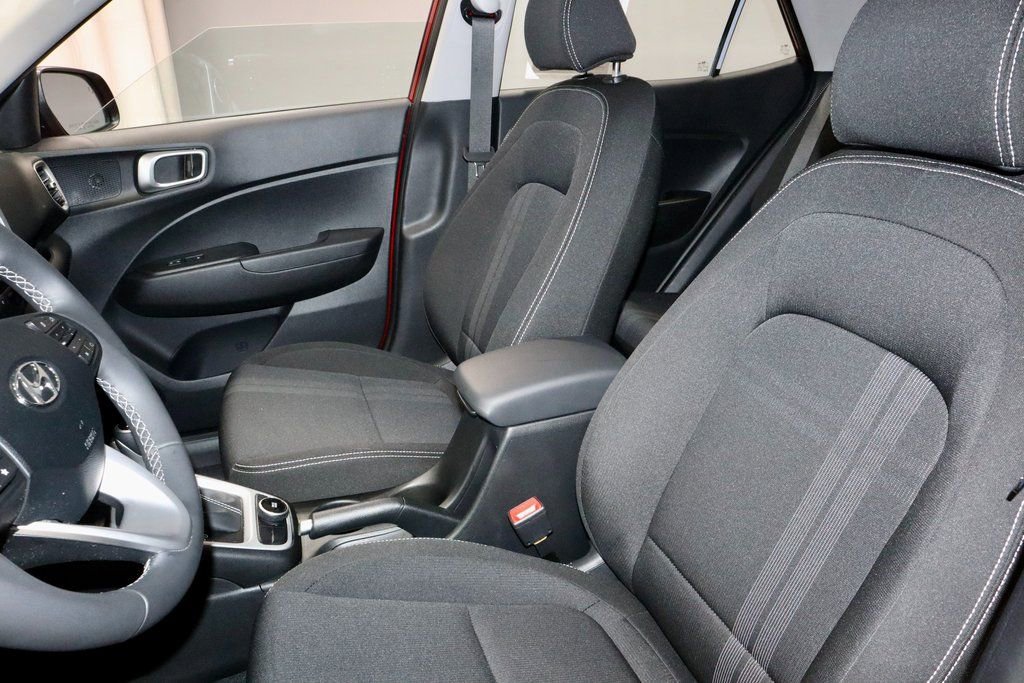 Certified 2025 Hyundai Venue SEL image 27