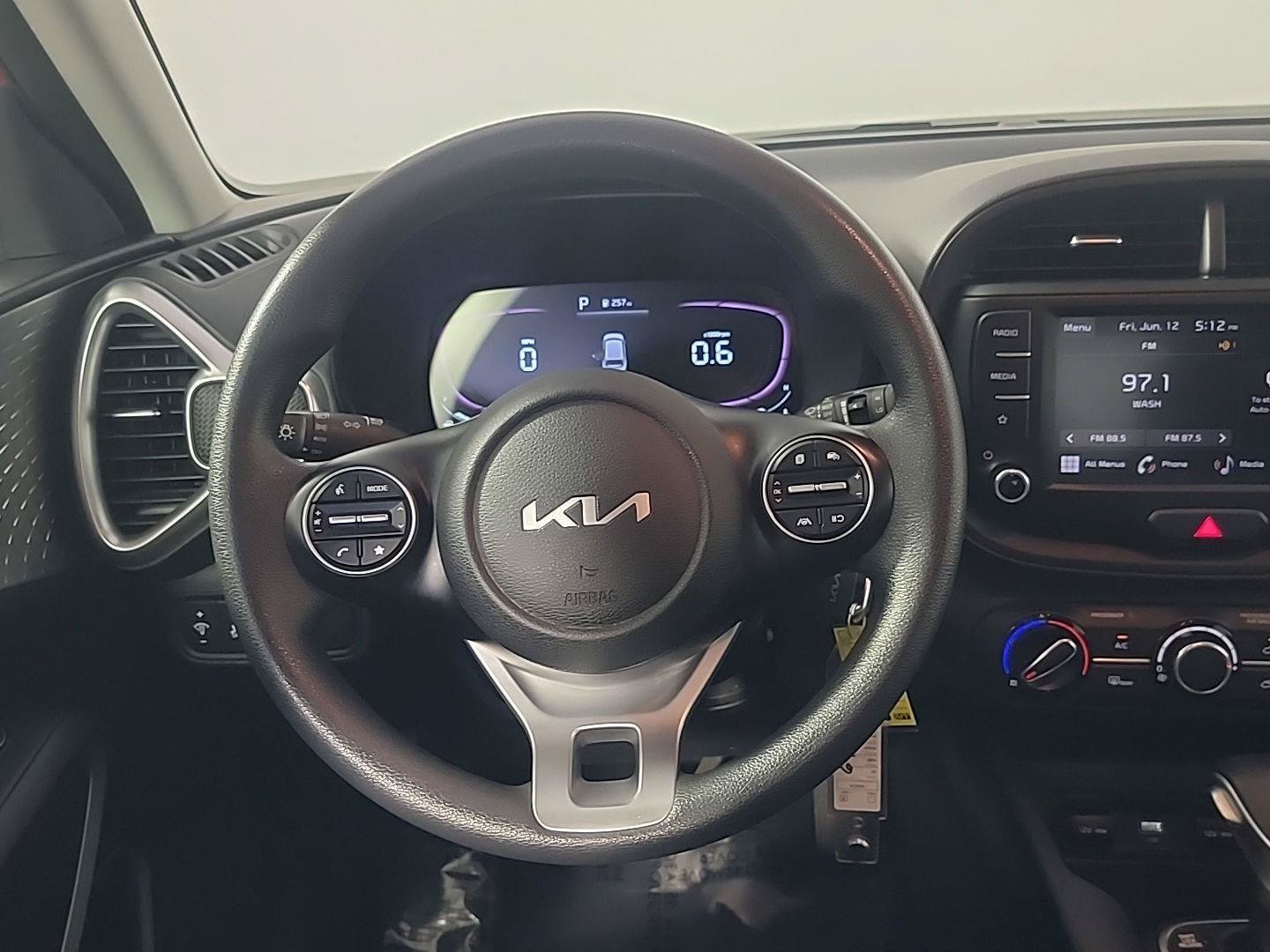 Certified 2023 Kia Soul LX w/ LX Technology Package FWD image 21