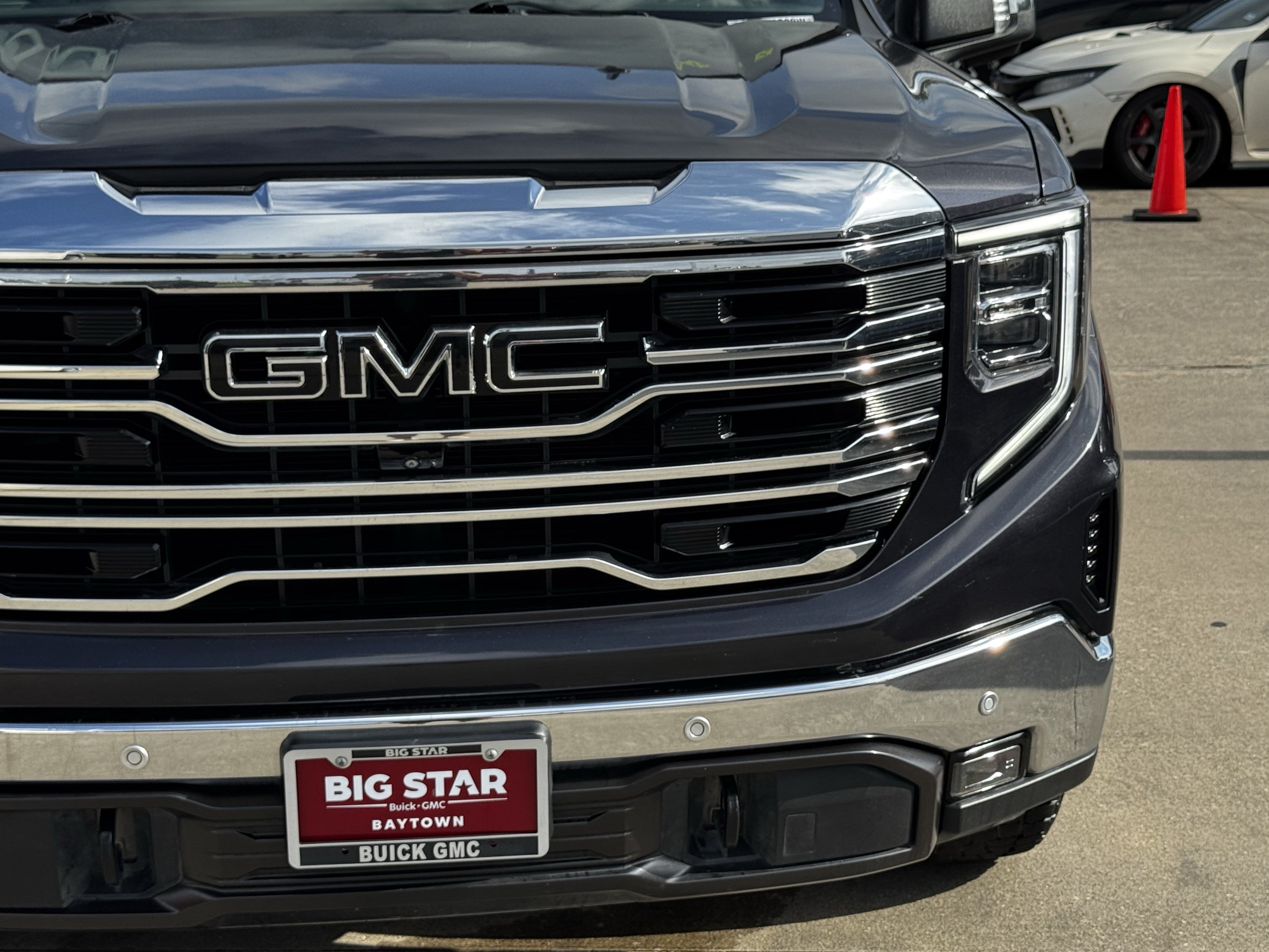 Used 2023 GMC Sierra 1500 SLT AWD/4WD image 12