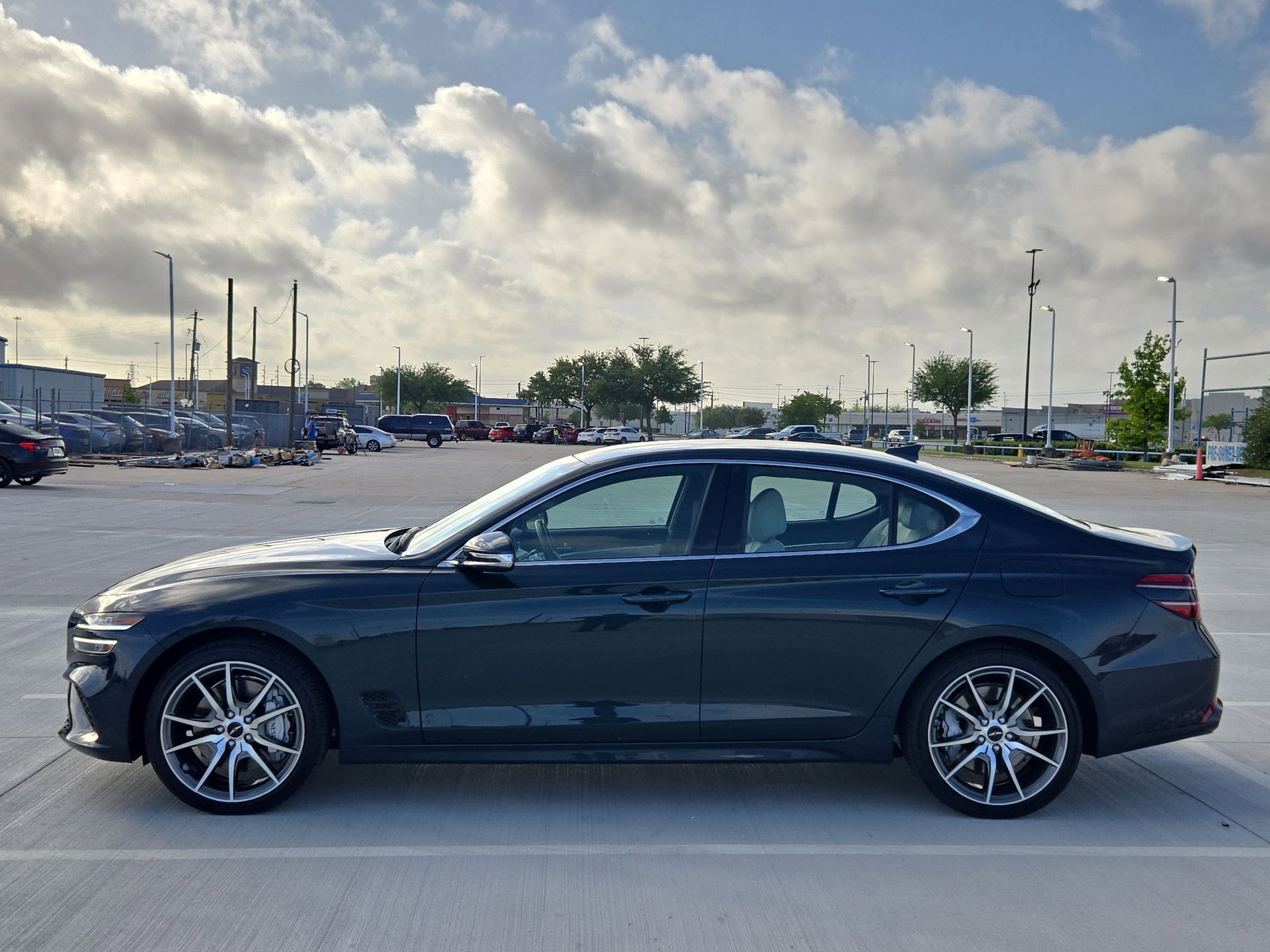 Used 2025 Genesis G70 2.5T image 7