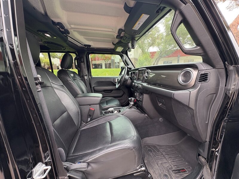 Used 2018 Jeep Wrangler Unlimited Sahara AWD/4WD image 12