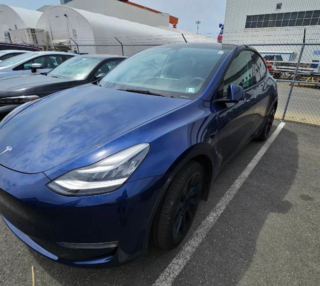 Used 2022 Tesla Model Y Long Range AWD/4WD image 1