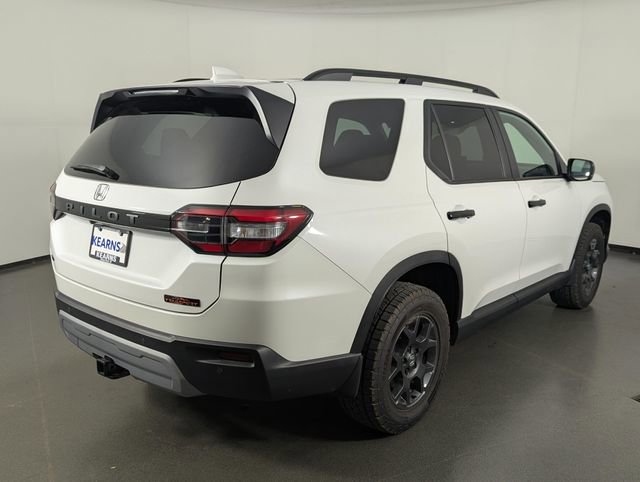 Used 2025 Honda Pilot TrailSport image 7