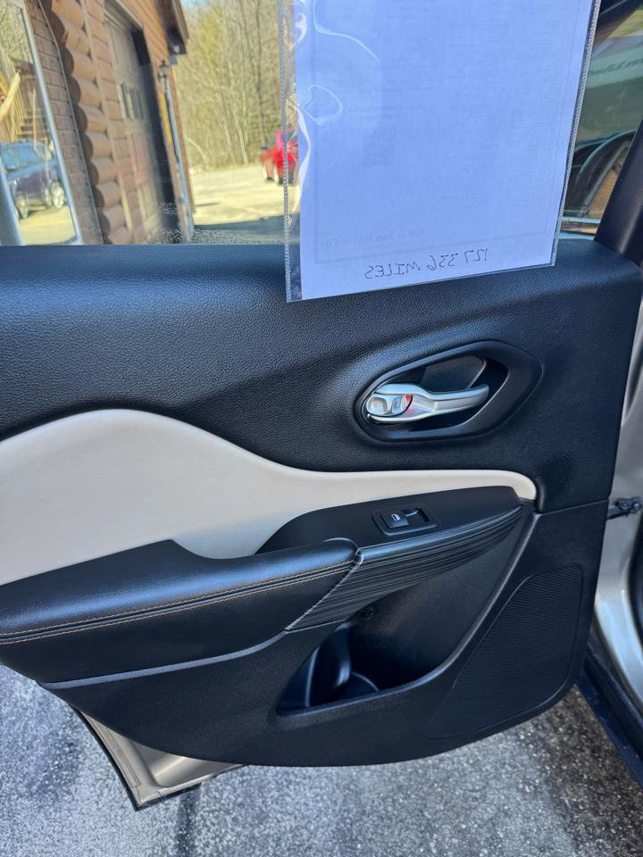 Used 2016 Jeep Cherokee Limited image 15